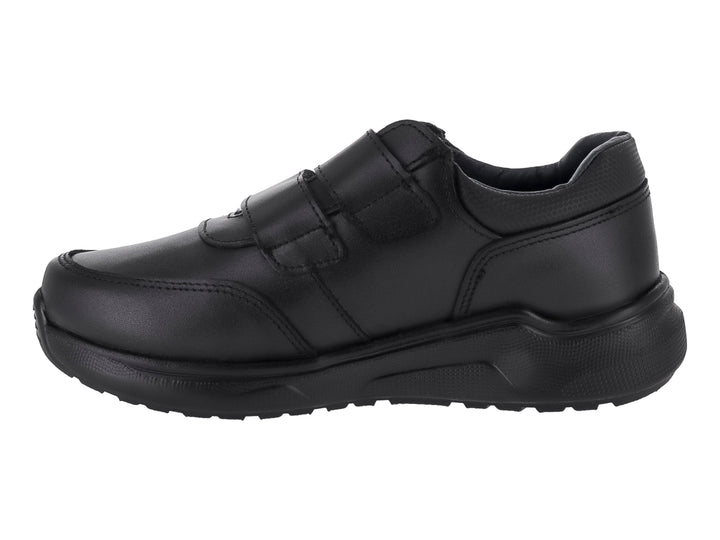 Zapato casual color negro para niño con cierre de velcro y suela robusta.