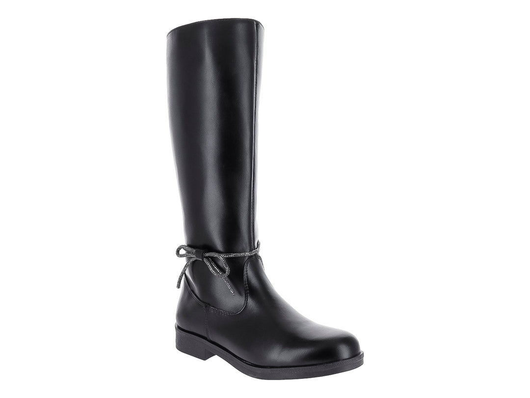 Bota negra de caña alta con detalle de moño gris en el tobillo y suela plana.