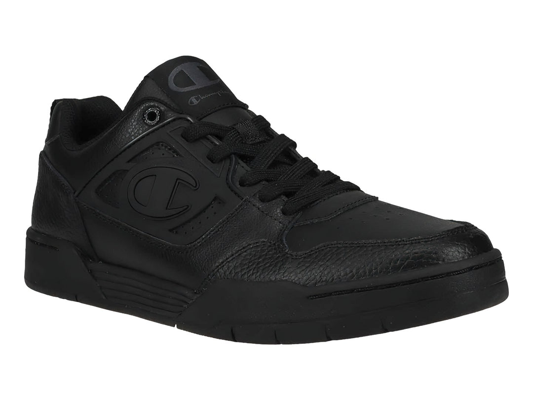 Tenis Champion color negro, corte bajo, con textura de cuero sintético y suela negra.