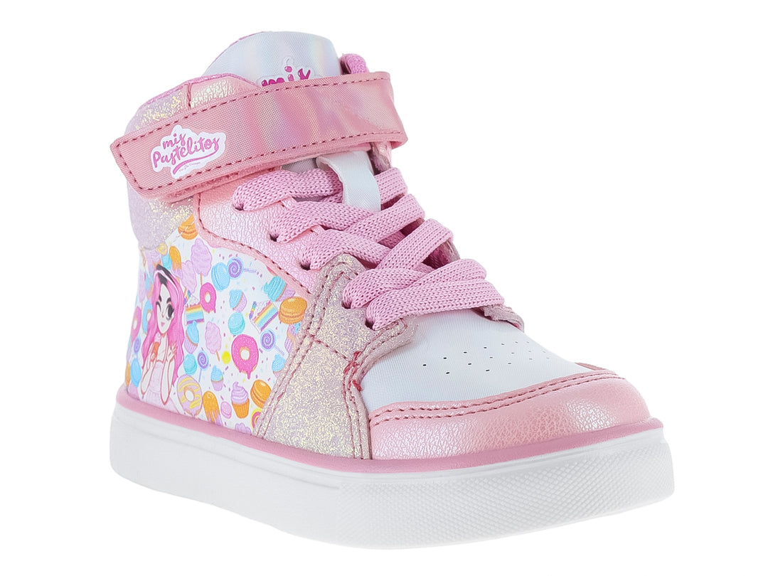Tenis botín rosa con glitter para niña, diseño Mis Pastelitos con estampado de dulces y personaje animado.