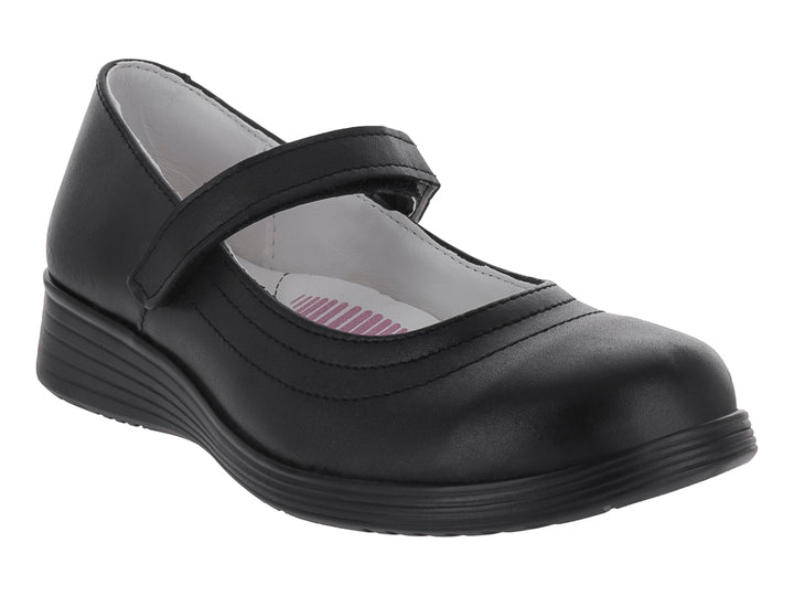Zapato escolar negro para niño o niña con correa en el empeine y suela cómoda.