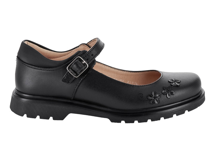 Zapato negro para niña estilo Mary Jane con correa, hebilla plateada y detalles decorativos de flores en la punta.