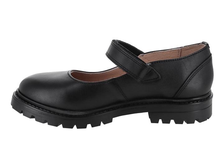 Zapato escolar negro de piel tipo Mary Jane con correa y suela gruesa dentada para niños.
