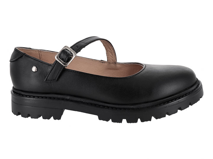 Zapato escolar negro estilo Mary Jane con suela track y correa con hebilla.