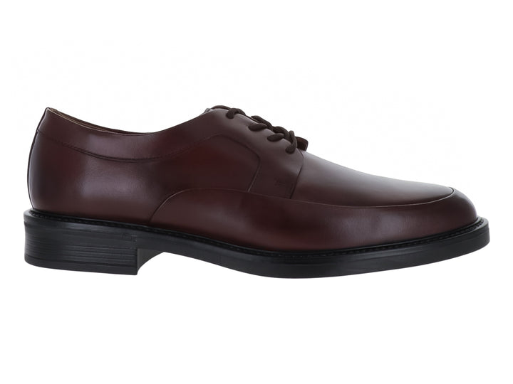 Zapato formal de cuero color expresso con cordones y suela negra para hombre.