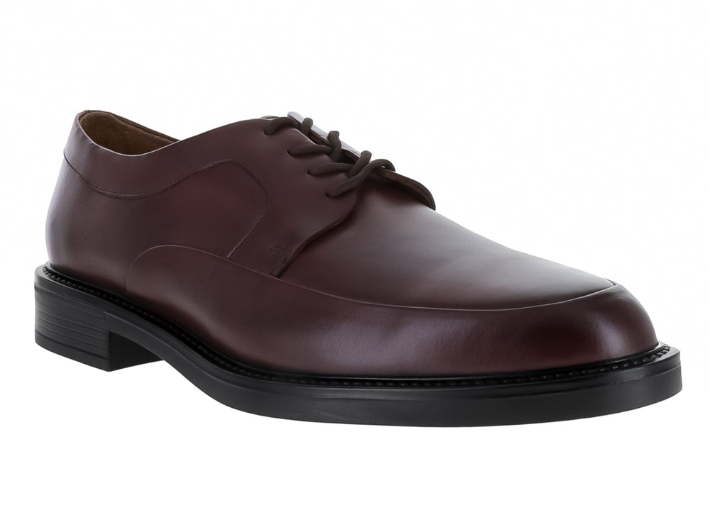 Zapato formal de cuero color expresso con cordones y suela negra para hombre.
