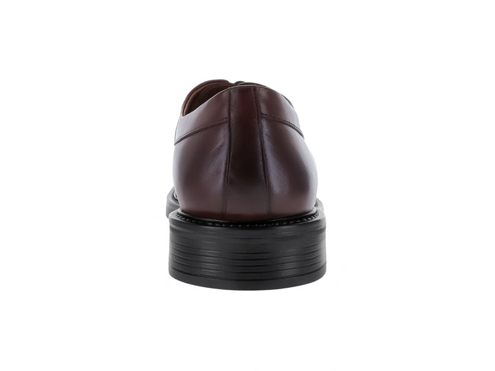 Zapato formal de cuero color expresso con cordones y suela negra para hombre.