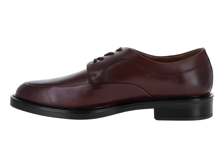 Zapato formal de cuero color expresso con cordones y suela negra para hombre.