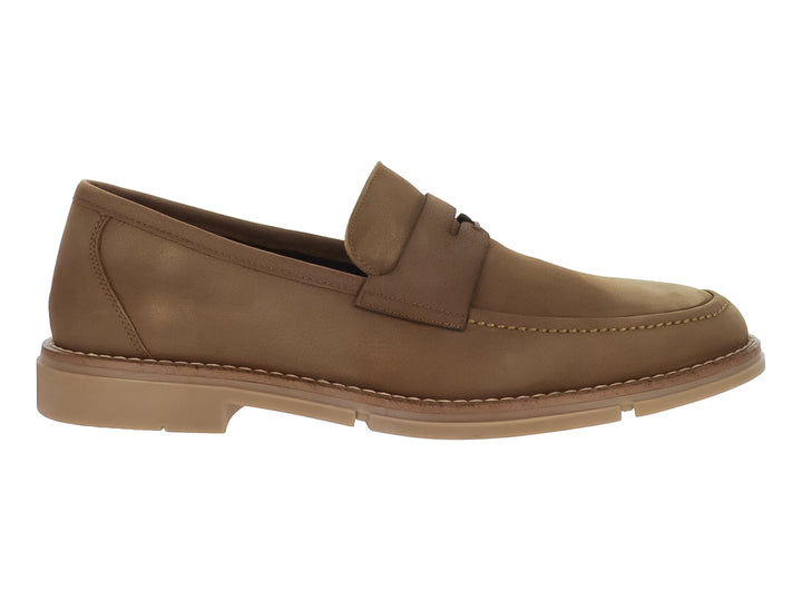 Zapato mocasín color arena para hombre de la marca Gino Cherruti.
