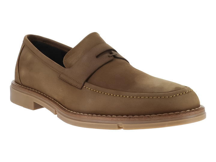 Zapato mocasín color arena para hombre de la marca Gino Cherruti.