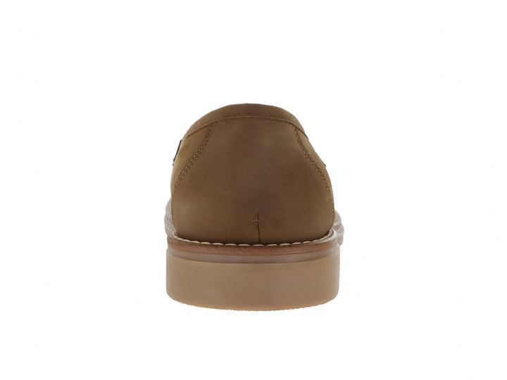 Zapato mocasín color arena para hombre de la marca Gino Cherruti.