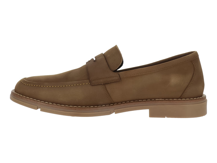 Zapato mocasín color arena para hombre de la marca Gino Cherruti.