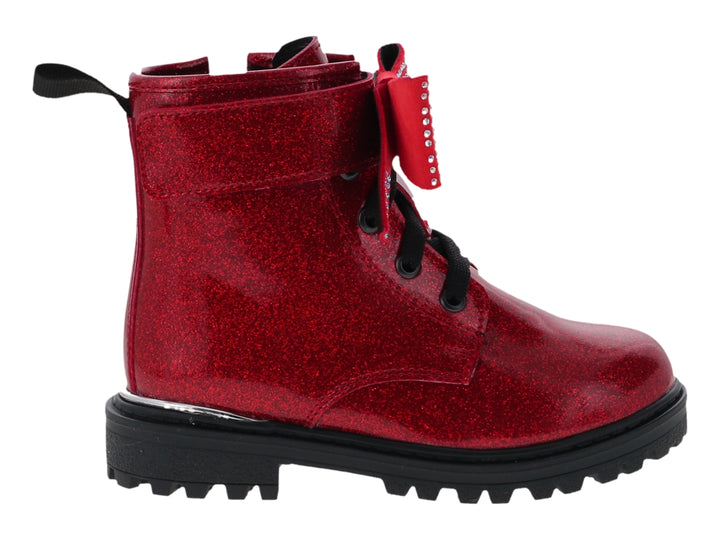 Botas infantiles color rojo con acabado brillante, decoradas con un moño y suela negra dentada.