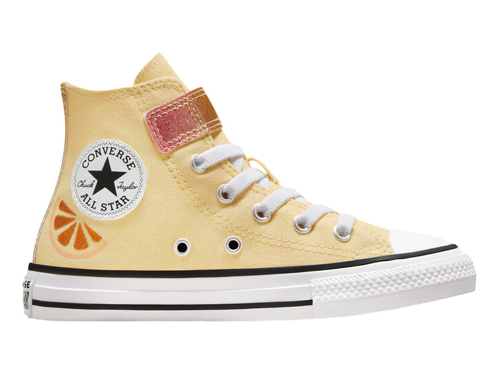 Tenis Converse Chuck Taylor All Star color amarillo con detalle de naranja y correa de velcro.