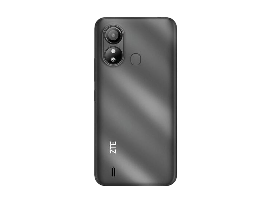 Vista trasera de un teléfono inteligente ZTE Blade L220 de color negro con cámara dual y acabado brillante.