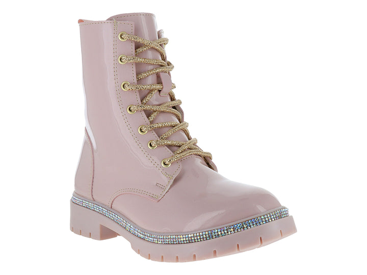 Botas rosas brillantes con cordones dorados y tira de pedrería en la suela.