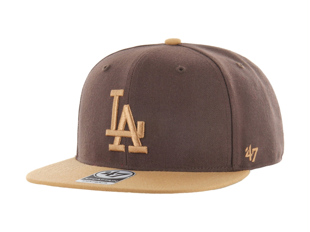 Gorra 47 Brand color marrón con visera beige y logotipo bordado de los Dodgers de Los Ángeles en el frente.