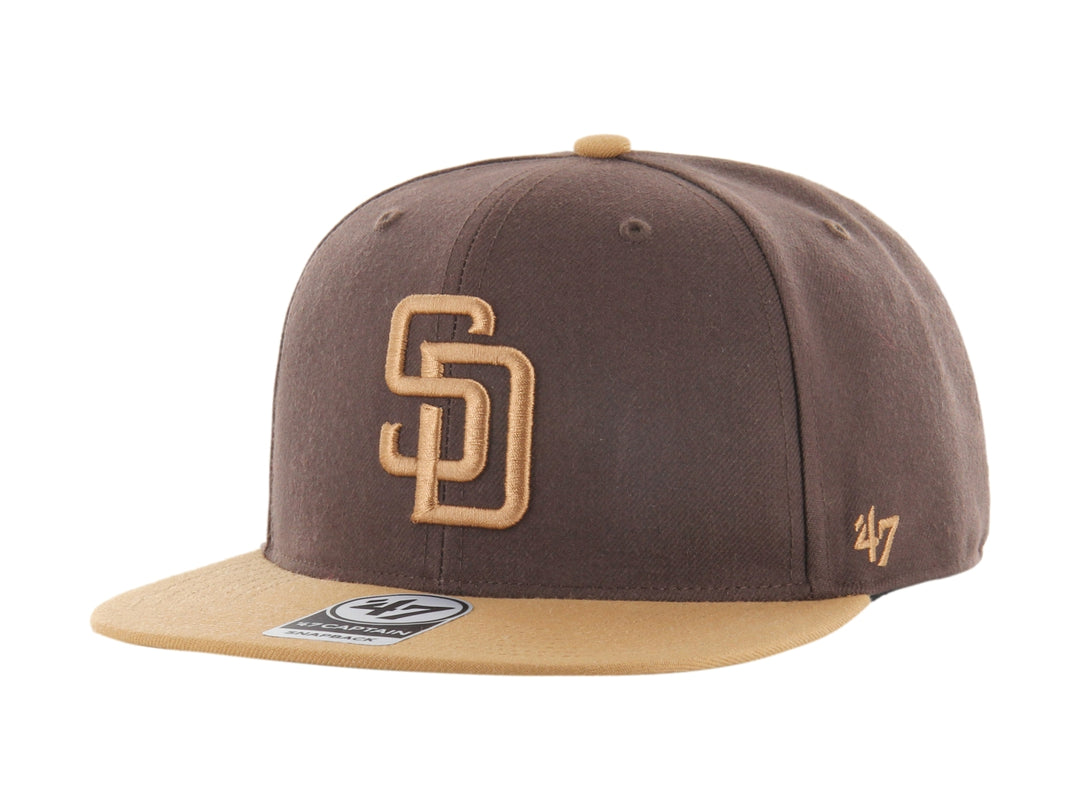 Gorra 47 Brand de los San Diego Padres en color marrón con visera y logo bordado en beige.