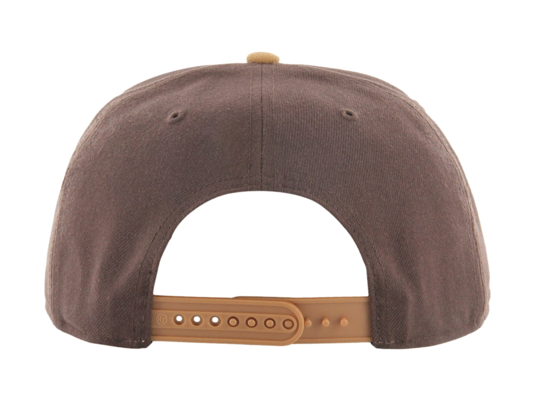 Gorra 47 Brand de los San Diego Padres en color marrón con visera y logo bordado en beige.