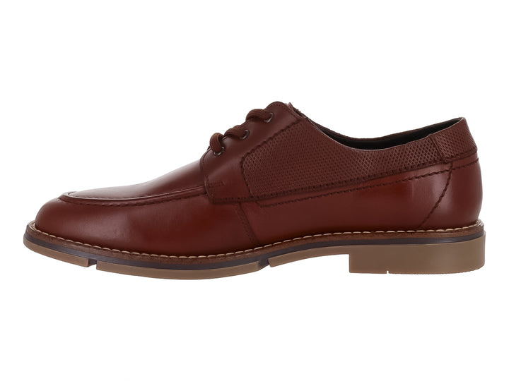 Zapato casual de cuero color café capuchino con cordones y suela beige.