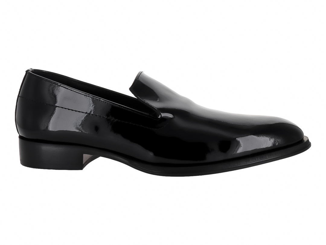 Zapato loafer para hombre en color negro charol brillante.