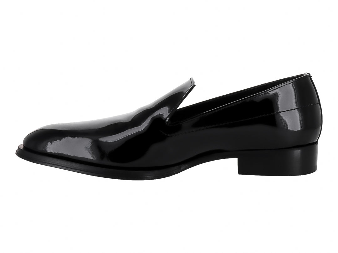 Zapato loafer para hombre en color negro charol brillante.