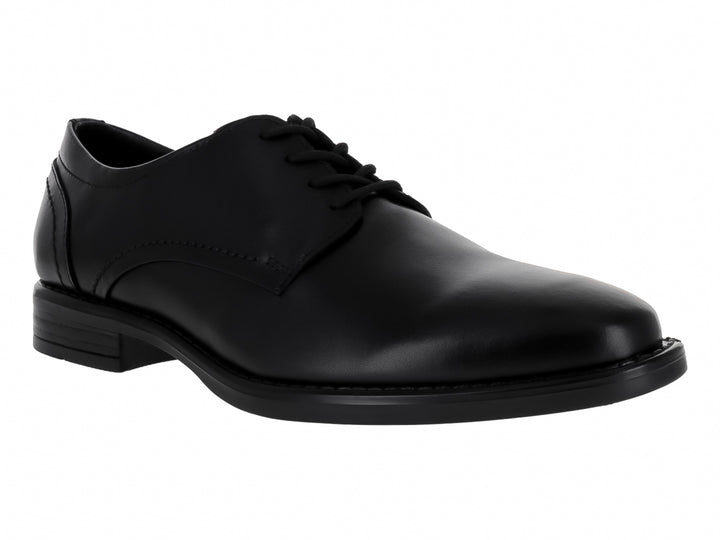 Zapato formal negro para niño con cordones y acabado liso.