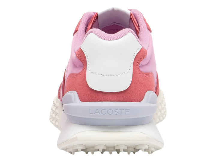 Tenis deportivos Lacoste en tonos rosa y blanco con suela blanca texturizada.
