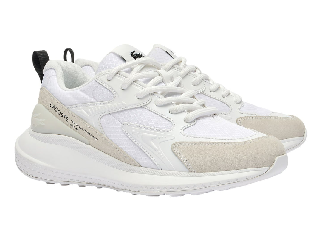Tenis deportivos Lacoste color blanco con detalles en gris claro y suela blanca.