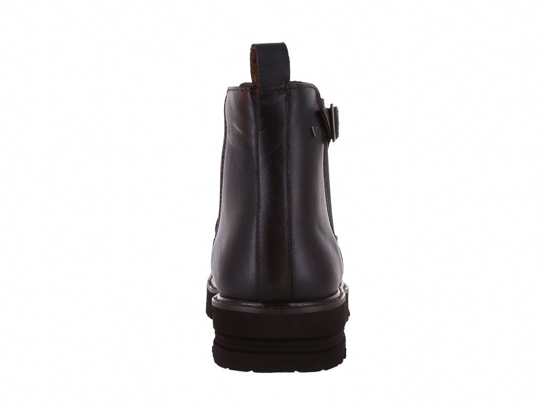Bota de cuero color cognac con suela track y detalle de hebilla lateral.