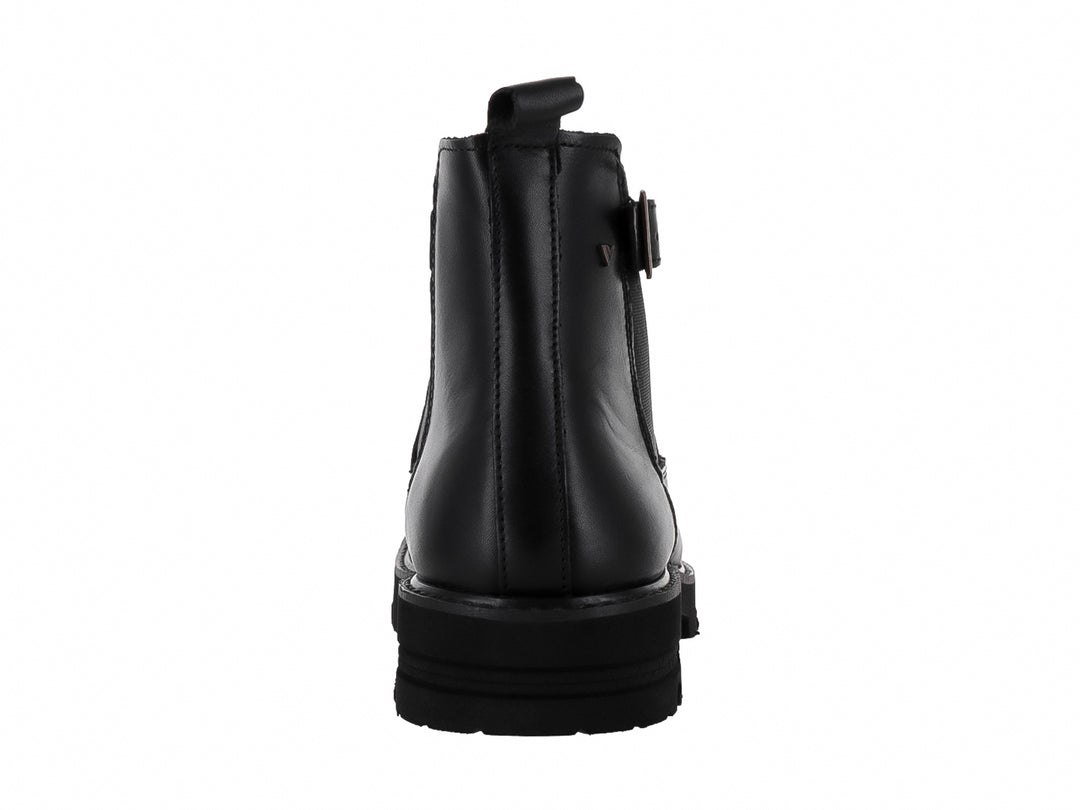 Bota negra de cuero para hombre con detalle de hebilla lateral y suela gruesa dentada.