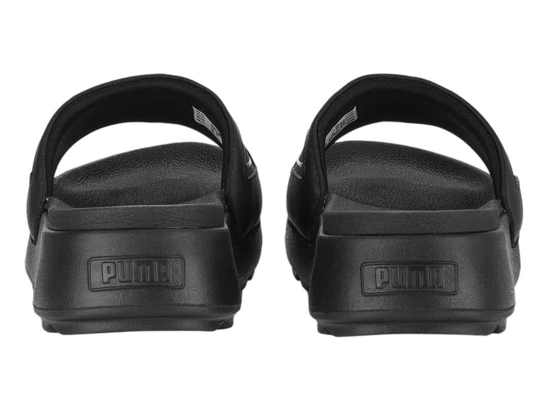 Sandalia PUMA Karmen Slide en color negro total con suela de plataforma y banda superior ancha.