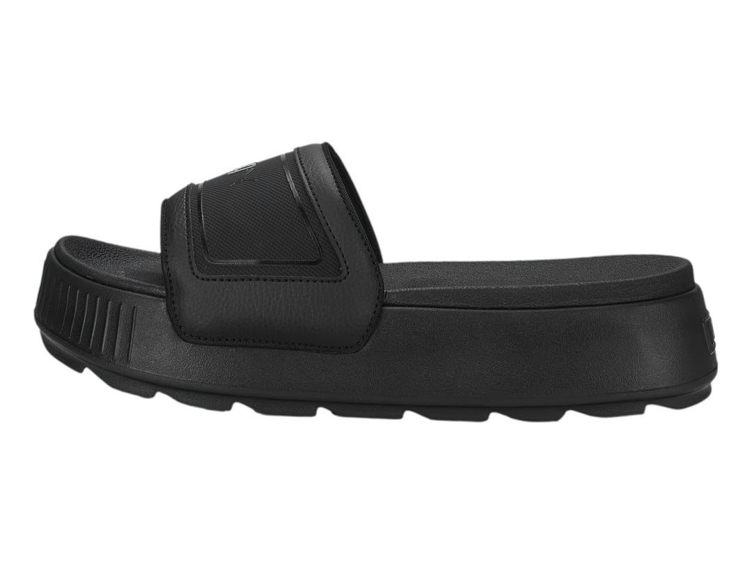 Sandalia PUMA Karmen Slide en color negro total con suela de plataforma y banda superior ancha.