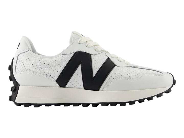 Tenis New Balance 327 color blanco con logotipo y suela en color negro.