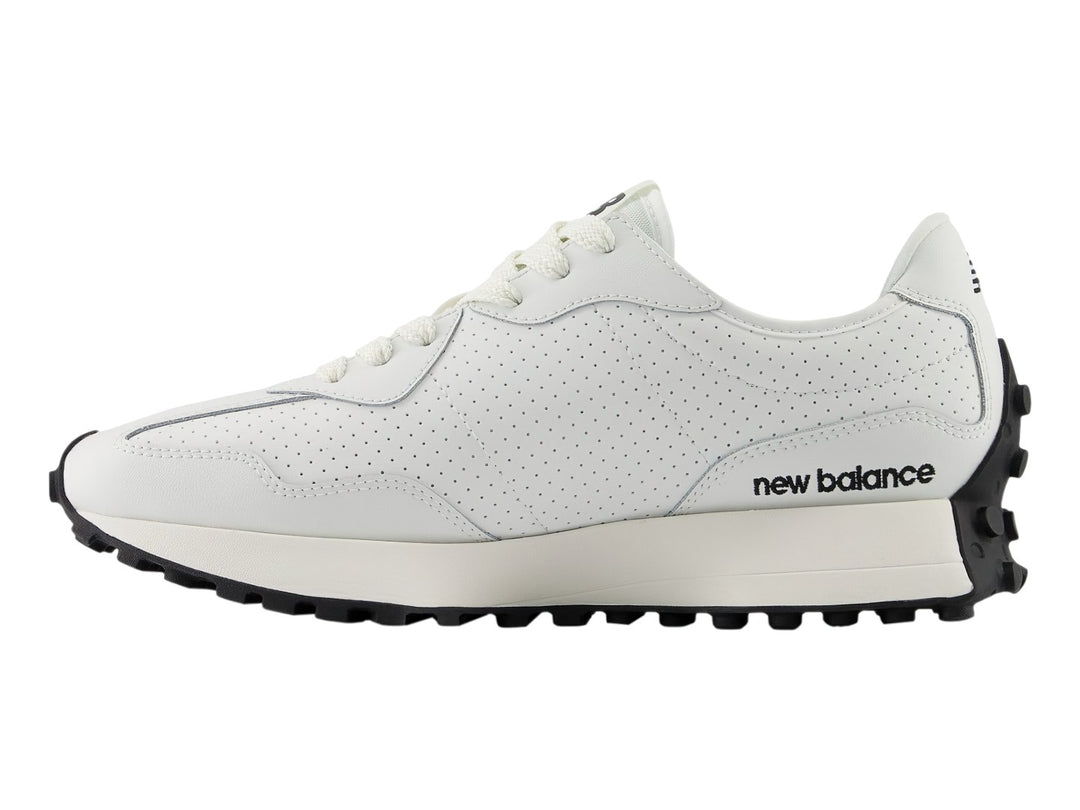 Tenis New Balance 327 color blanco con logotipo y suela en color negro.