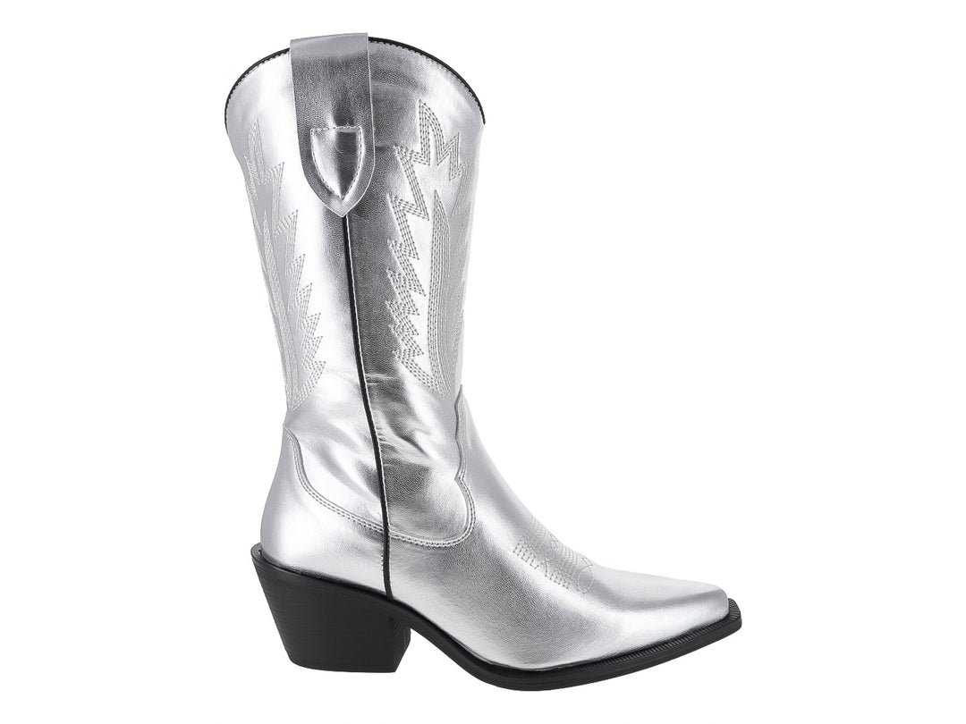 Bota estilo western de color plateado metálico con suela y tacón negros.
