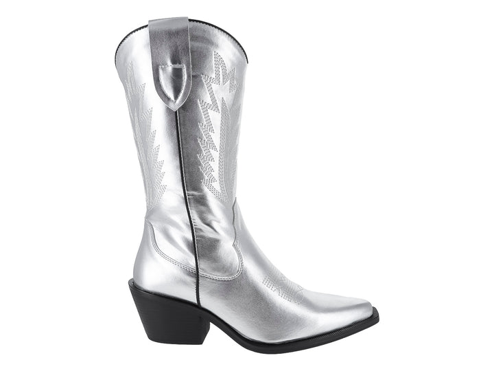 Bota estilo western de color plateado metálico con suela y tacón negros.