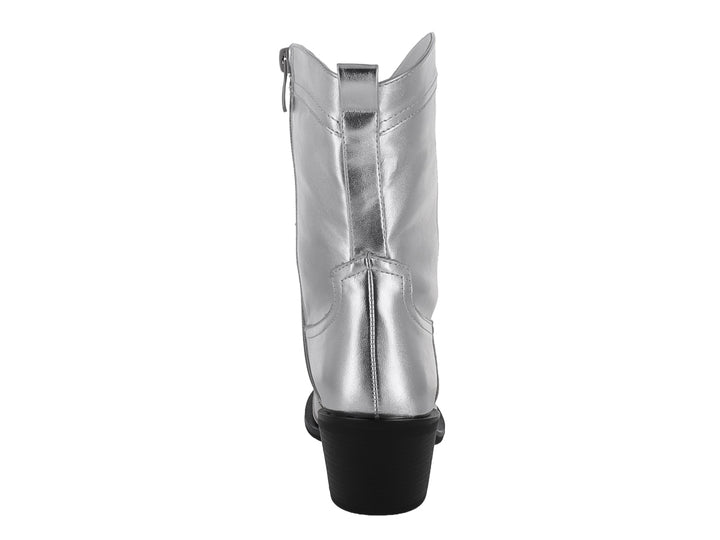 Bota vaquera de material sintético color plata brillante con tacón y suela negros.