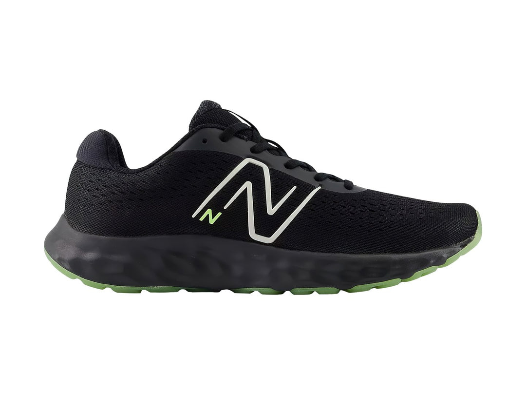 Tenis deportivos New Balance color negro con suela verde lima y logotipo blanco lateral.
