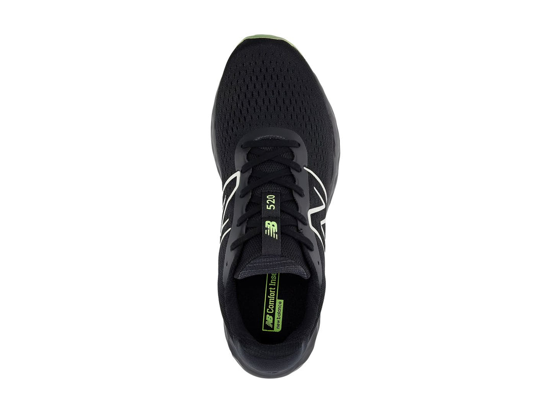 Tenis deportivos New Balance color negro con suela verde lima y logotipo blanco lateral.