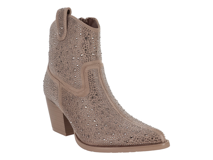 Bota beige con incrustaciones de brillantes, tacón cuadrado y punta afilada.