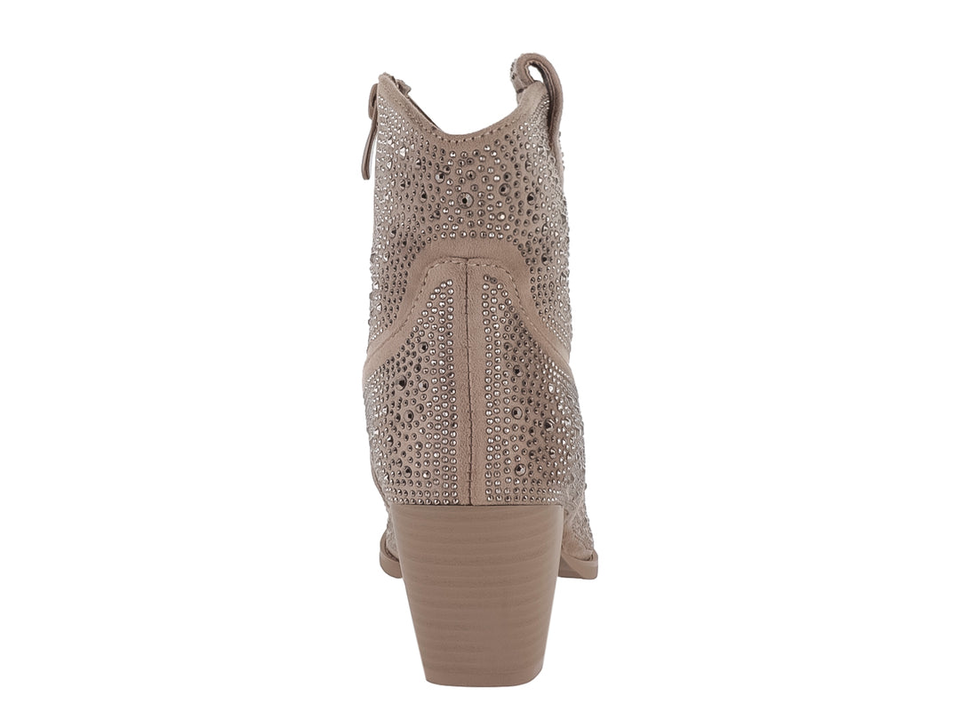 Bota beige con incrustaciones de brillantes, tacón cuadrado y punta afilada.