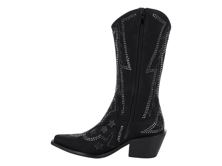 Bota vaquera negra con detalles de pedrería brillante y punta afilada.