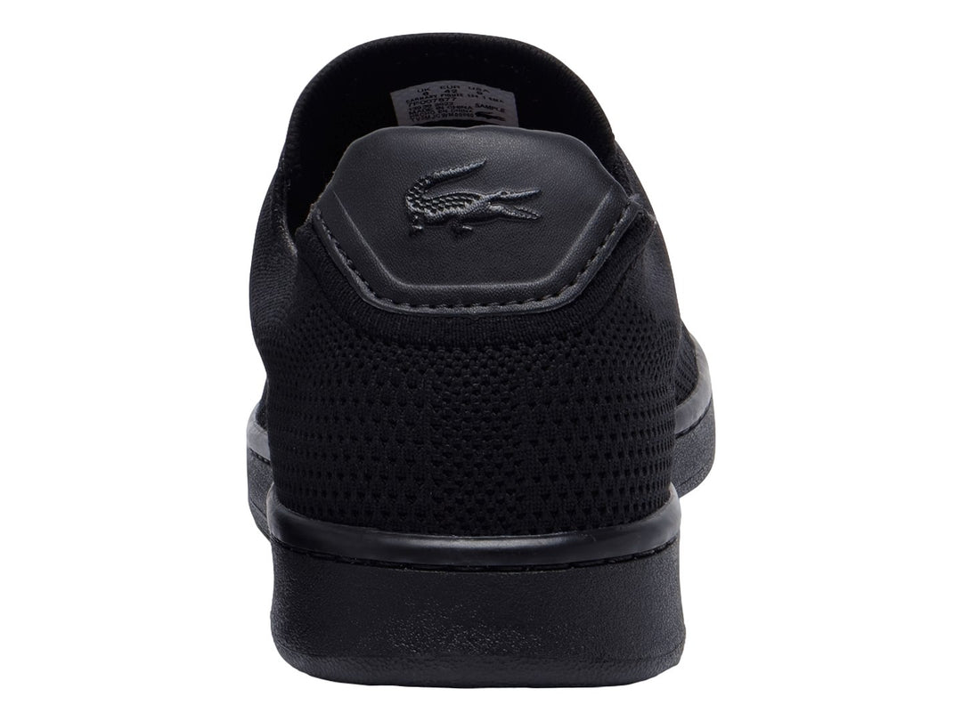 Tenis negros Lacoste de material textil con suela negra y logotipo blanco lateral.