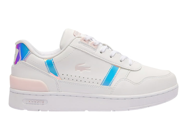 Tenis Lacoste blancos con detalles en rosa y azul iridiscente.