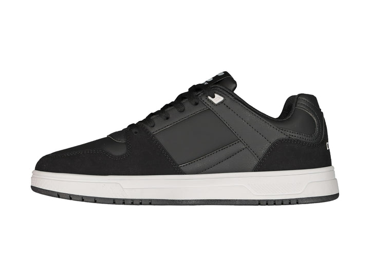 Tenis deportivos Charly color negro con suela blanca y logotipo blanco lateral.