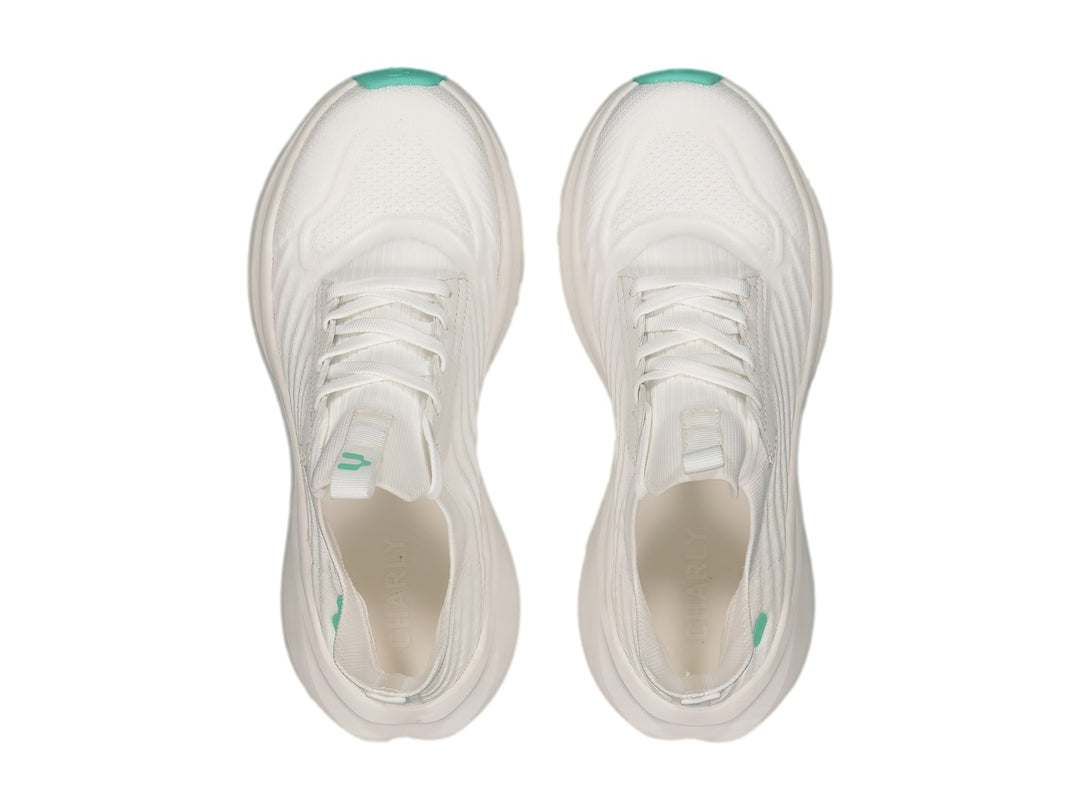 Tenis deportivos Charly color blanco con detalles en verde menta en la suela y logotipo.