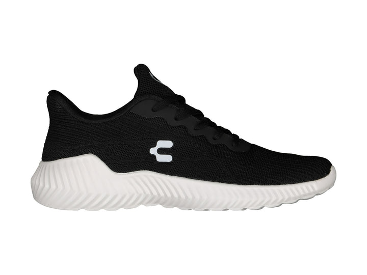 Tenis deportivos Charly de color negro con suela blanca y logo blanco lateral.