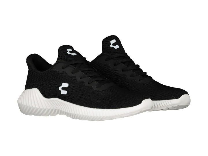 Tenis deportivos Charly de color negro con suela blanca y logo blanco lateral.