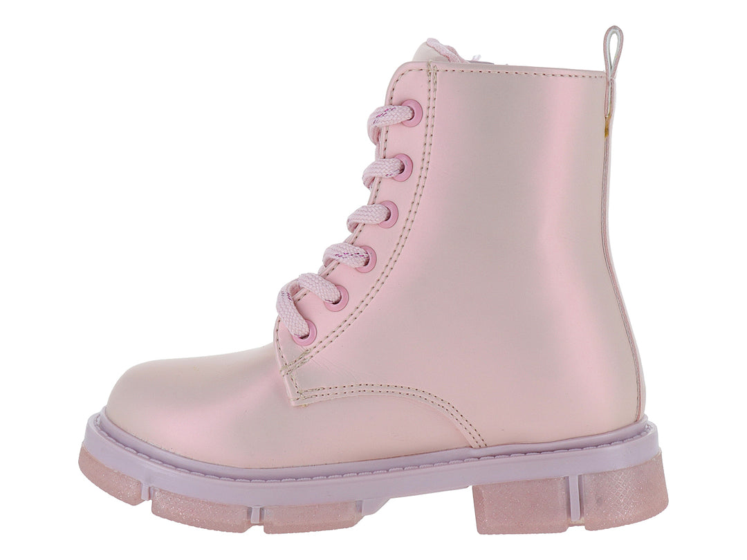 Bota rosa para niña con decoraciones de corazones, suela de glitter y cierre lateral.